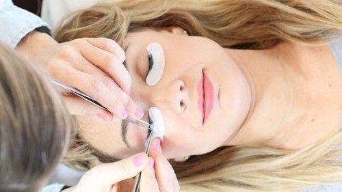 Client receiving a professional lash treatment at Oo La Lash for a bridal beauty appointment